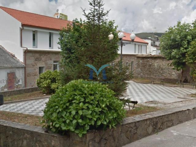 Edificio de piedra de 801 m² en el casco histórico de Cee, en el Camino de Santiago, ideal para inversión
