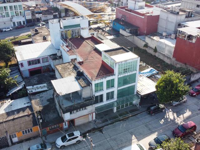 Edificio / Departamentos ubicado atr?s de L?zaro C?rdenas