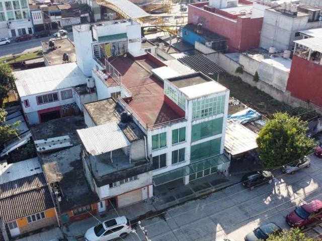 Edificio / Departamentos ubicado atrás de Lázaro Cárdenas