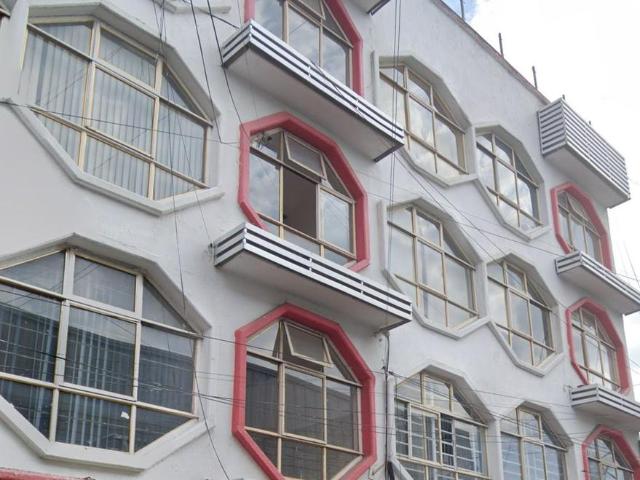 Edificio en venta a una calle de Plaza dorada
