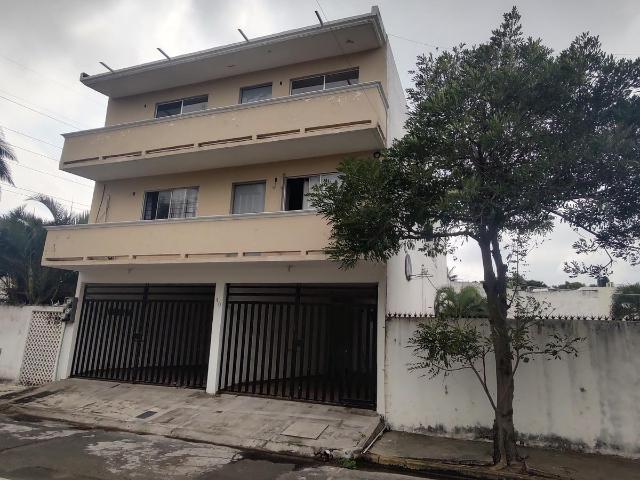 Edificio en venta con 3 departamentos fraccionamiento Floresta