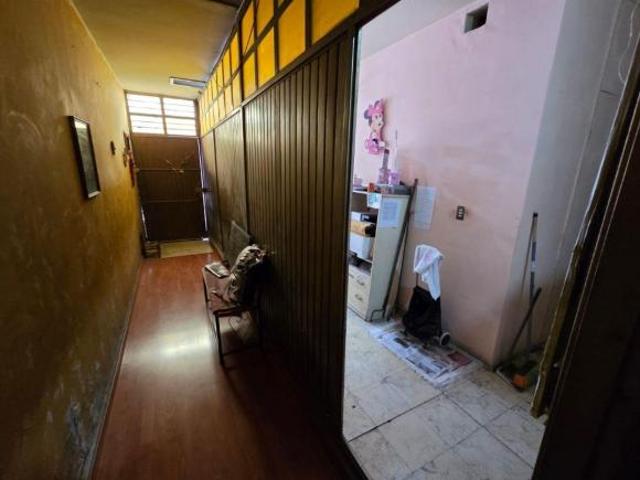 EDIFICIO EN VENTA CON 3 DEPARTAMENTOS Y LOCAL COMERCIAL