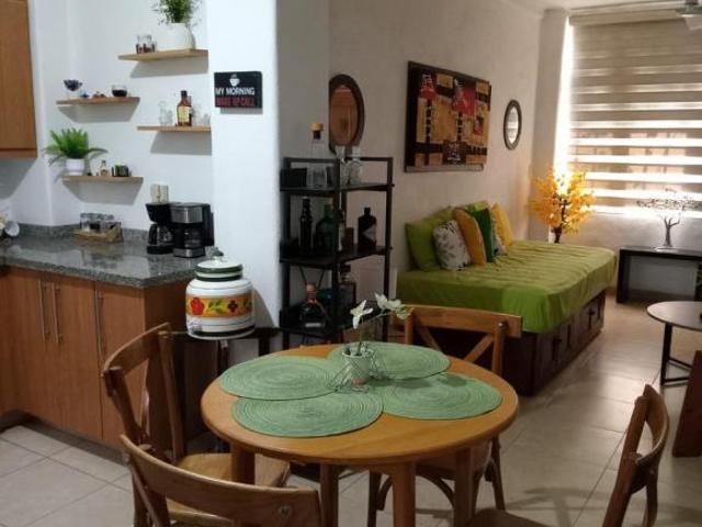 Edificio en venta con locales y departamentos en Zihuatanejo