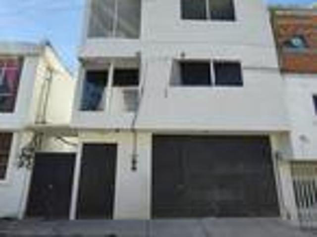 Edificio en venta de 3 departamentos colonia Mayorazgo, Puebla