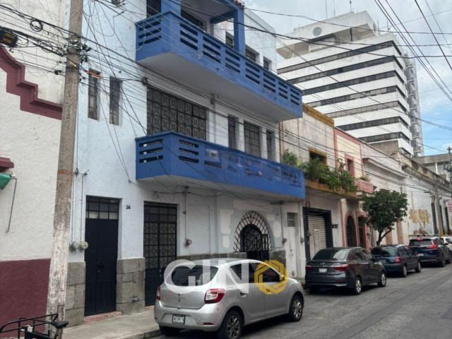 CASA GRANDE ANTIGUA EN VENTA EN ZONA CENTRO GUADALAJARA