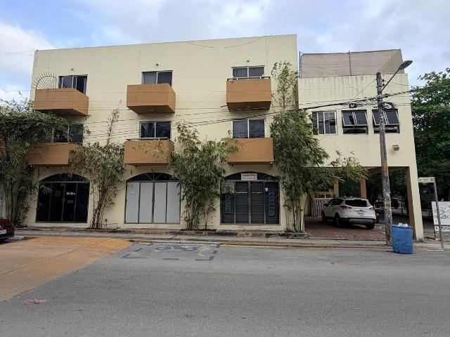EDIFICIO EN VENTA EN EL CENTRO DE PLAYA DEL CARMEN, USO DE SUELO MIXTO, COMERCIAL, HABITACIONAL