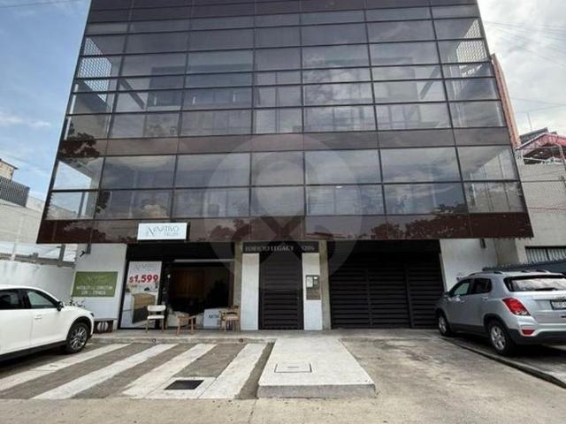 Edificio en venta sobre Av. Circunvalaci?n en Lomas del Country, Guadalajara