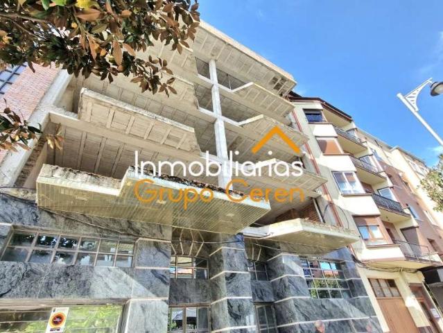 EDIFICIO EN PRIMERA LINEA DE CALLE IDEAL PARA USO RESIDENCIAL O ALOJAMIENTO TURISTICO