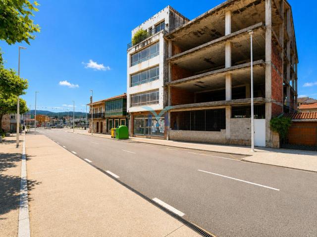 EDIFICIO EN PRIMERA LÍNEA DE LA RÍA EN A PUNTA DO PORTO CAMARIÑAS