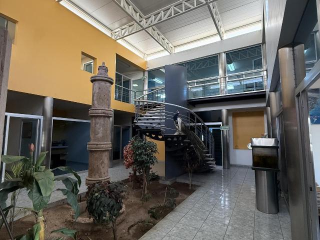 Edificio en Renta a Metros de Quinta Avenida