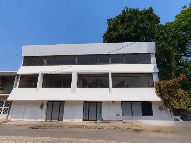 EDIFICIO EN RENTA FRENTE AL SEGURO SOCIAL DEL 5 DE MAYO