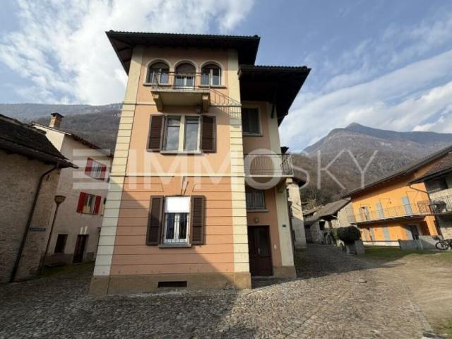 Edificio misto a Preonzo  Casa e locale commerciale