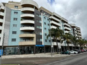Edifício Moderno no Entroncamento com Vista Panorâmica e Luxo
