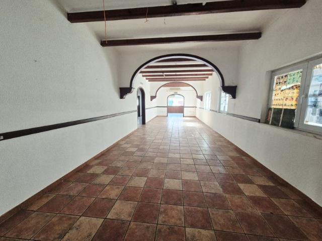 Edifício no centro de Milfontes