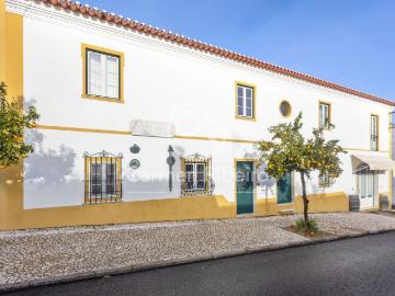 Edifício no centro de Sousel composto de 2 moradias com pisc. 450m² Sousel