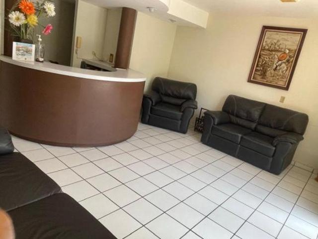 EDIFICIO PARA OFICINA CON RECEPCION Y CON 11 ESPACIOS TANTO PRIVADOS COMO PARA ASISTENTES