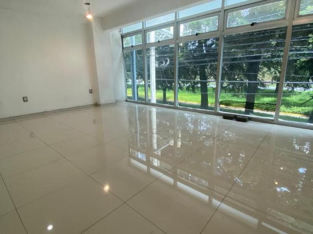 EDIFICIO PARA OFICINAS EN RENTA SOBRE PASEO TOLLOCAN TOLUCA