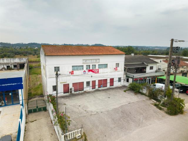 Edifício para Restauração e Alojamento m² Pelariga