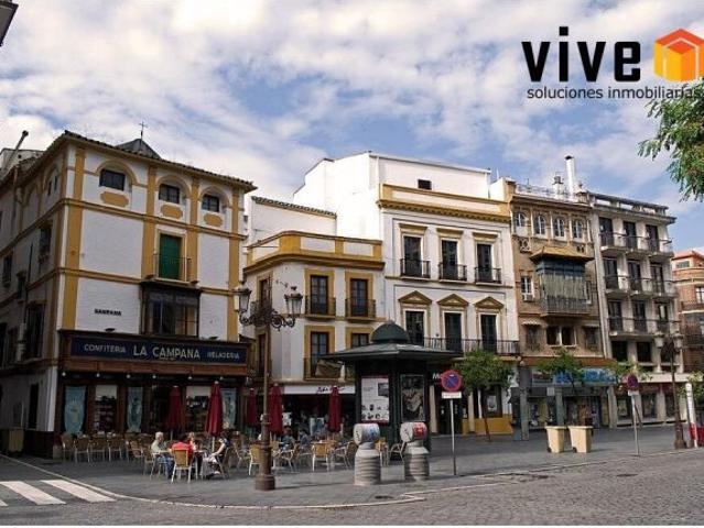 EDIFICIO PATRIMONIAL SINGULAR SITUADO EN UNA DE LAS UBICACIONES MÁS REPRESENTATIVAS DEL CENTRO HISTÓ