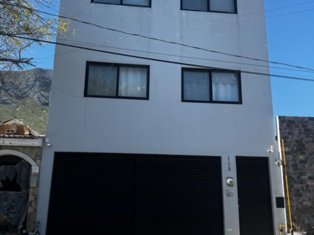 Edificio pequeño en venta en Santa Catarina