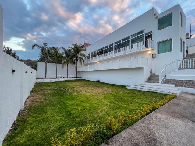 Edificio salon de eventos cerca de fraccionamiento Vista Real