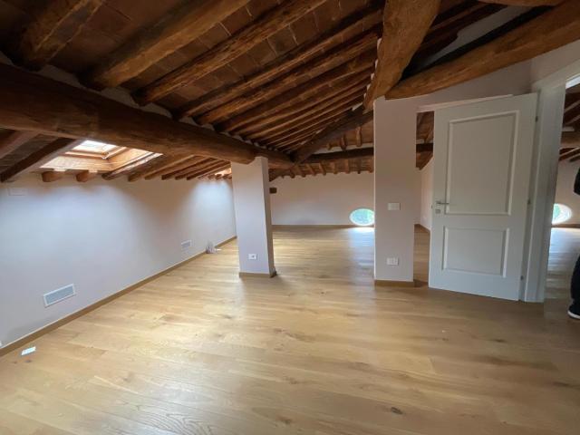 Edificio storico in affitto a Cascina