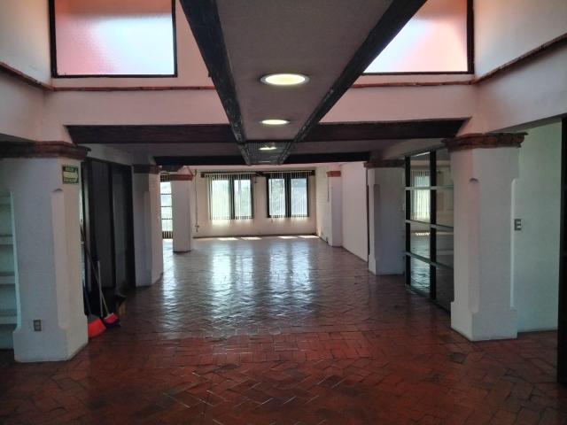 Edificios Comerciales de 6,754.98 M? Tipo Colonial en Venta