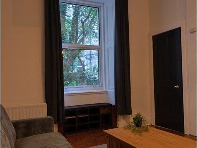 Edina Place, Edinburgh EH7, 1 bed flat to rent, £1,200 pcm | PrimeLocation