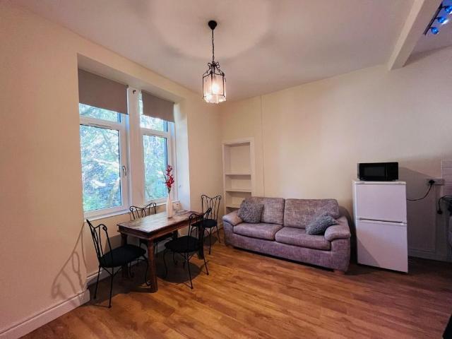 Edina Street, Easter Road, Edinburgh EH7, 2 bed flat to rent, £1,400 pcm | PrimeLocation