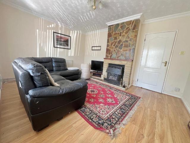 Edinburgh Avenue, Walsall, WS2 2 bed house to rent £925 pcm £213 pw