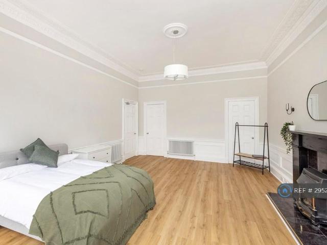 Edinburgh, Edinburgh, EH3 1 bed in a flat share to rent £750 pcm £173 pw