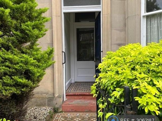 Edinburgh, Edinburgh, EH11 3 bed flat to rent £1,975 pcm £456 pw