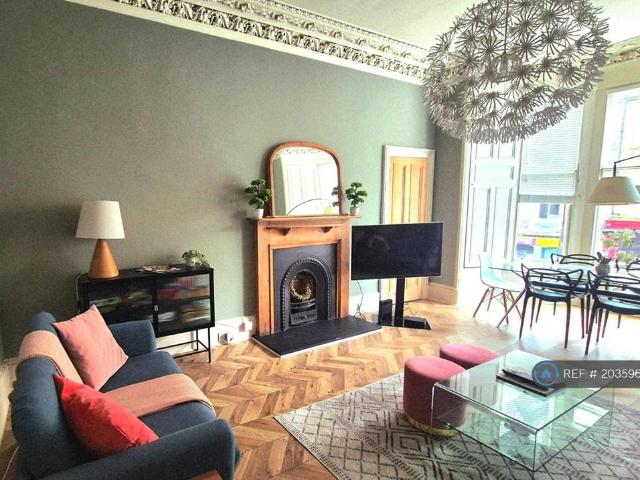 Edinburgh, Edinburgh, EH1 4 bed flat to rent £3,750 pcm £865 pw