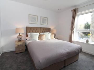Edinburgh EH7 2 bed flat to rent £1,650 pcm £381 pw