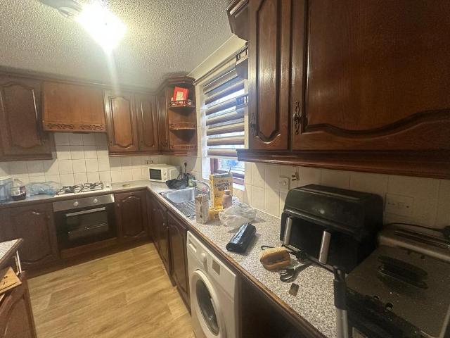 Edinburgh Mews, Tilbury RM18 3 bed semi detached house to rent £2,500 pcm £577 pw