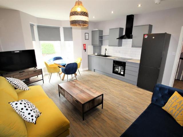 Edinburgh Road, Armley, Leeds, LS12 1 bed in a house share to rent £695 pcm £160 pw