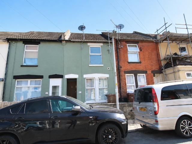 Edinburgh Road, Chatham, Kent ME4, 3 bed terraced house to rent, £1,200 pcm | PrimeLocation