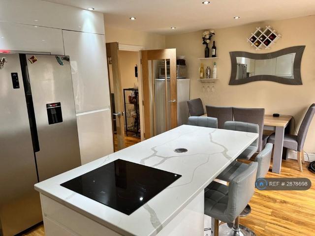 Edinburgh Road, Reading, RG30 3 bed terraced house to rent £2,150 pcm £496 pw