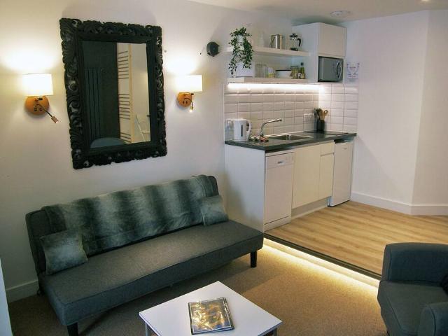 Edinburgh Waverley, South Ramp, City of Edinburgh, EH1 1QB, United Kingdom | 1 bed apartment for rent #125747957 | Rentberry
