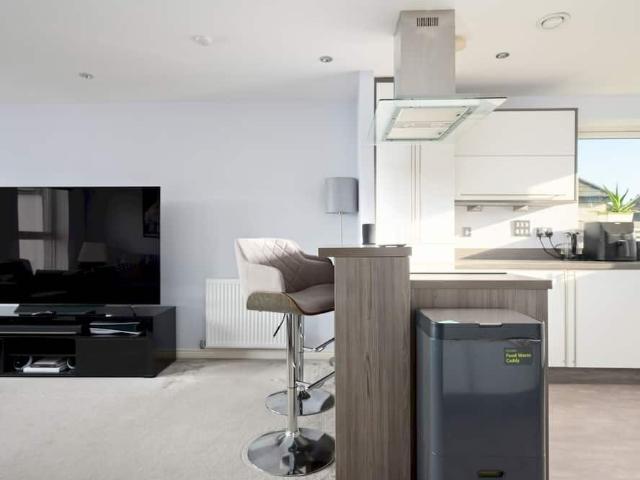 Edinburgh Waverley, South Ramp, City of Edinburgh, EH1 1QB, United Kingdom | 2 bed apartment for rent #150272498 | Rentberry