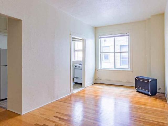 Edington Court Studio Apartment for Rent at 10 Nw 20th Ave, Portland, OR 97209 Northwest District