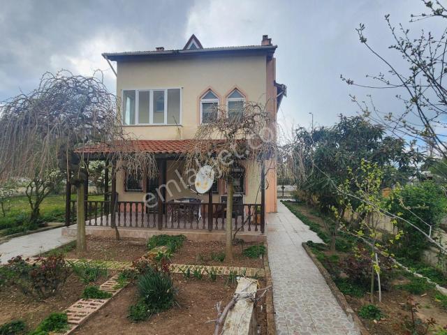 Edirne Karaağaç'da Müstakil Bahçeli Satılık 7+2 Tripleks Ev