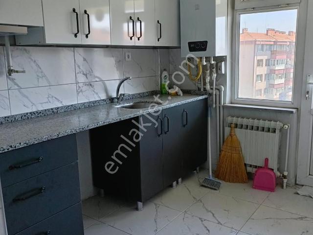 Edirne Merkez Zübeyde Hanımda Kiralık Tadilatlı 3+1 Daire