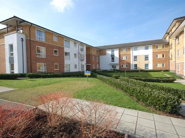 Edison Court, Franklyn Avenue, Watford WD18, 2 bed flat to rent, £1,700 pcm | PrimeLocation