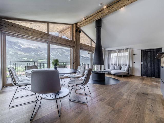 Edle Chalets in „Ski in & Ski out“ Lage mit imposanten Kaiserblick