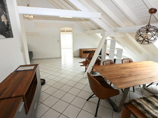 Edle Dachgeschosswohnung zur Miete in Schoeneck