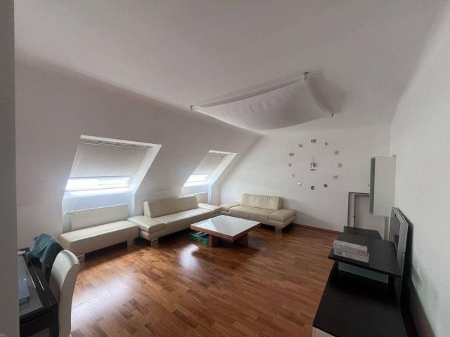 Edle 3 Zimmer Dachegeschoßwohnung in ruhiger Lage!