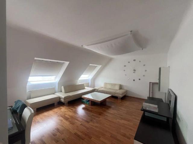— Edle 3 Zimmer Dachegeschoßwohnung in ruhiger Lage!
