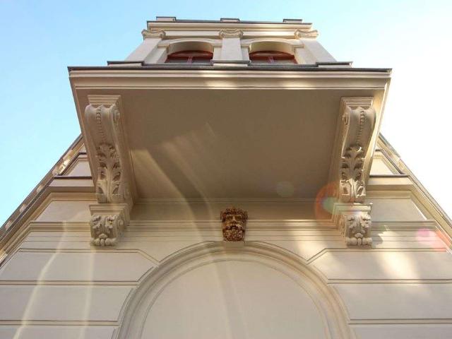 Edle 3 Zimmerwohnung mit Balkon im Dachgeschoss zu verkaufen