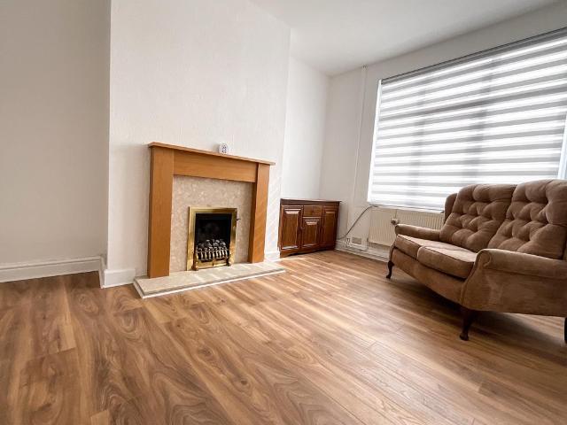Edlington Lane, Warmsworth DN4 3 bed terraced house to rent £750 pcm £173 pw